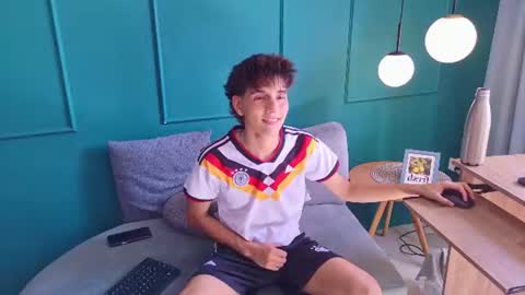 Chris online show from August 1, 7:48 pm