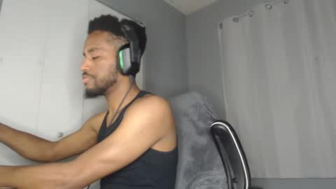 ChrisVacherx online show from December 22, 2:27 pm