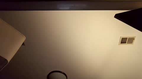 chrisw8121 online show from March 17, 5:45 am