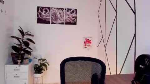 Snapshot of chrristopher77 chatting on October 14, 1:58 pm chrristopher77 online show from October 14, 1:58 pm