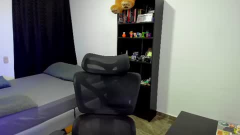 Luna and Sebas  online show from June 11, 2:11 am