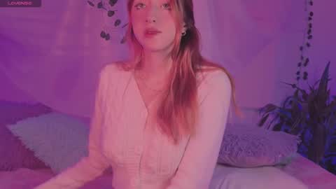Snapshot of cinderella_lewis chatting on October 19, 4:39 am Sofi Eva and Mey online show from October 19, 4:39 am