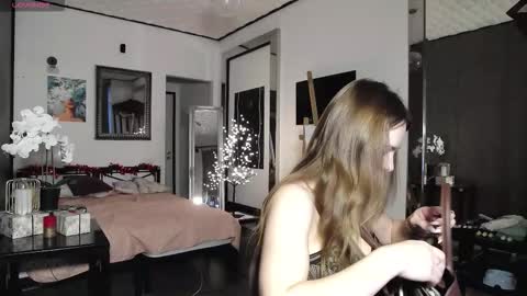 Cindy online show from December 14, 7:36 am