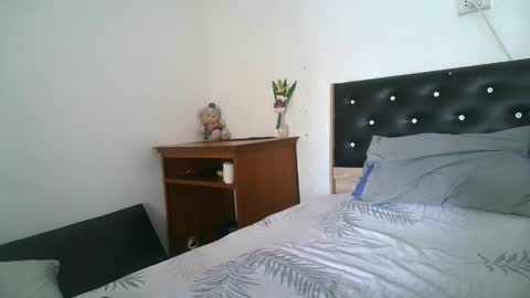 claralafontaine online show from April 17, 8:28 am