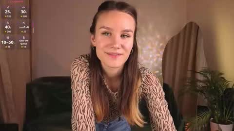 Snapshot of clare_ff chatting on October 2, 1:43 pm Claire online show from October 2, 1:43 pm