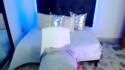 clark__naahia online show from December 5, 3:33 pm