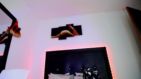 clark__naahia online show from December 21, 4:19 am