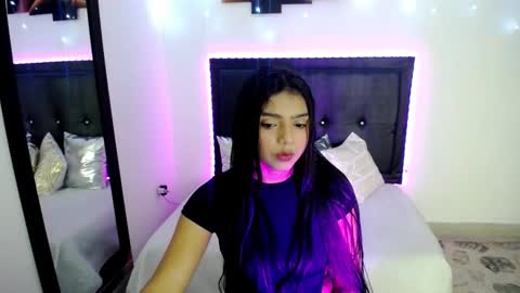 clark__naahia online show from December 3, 12:02 pm