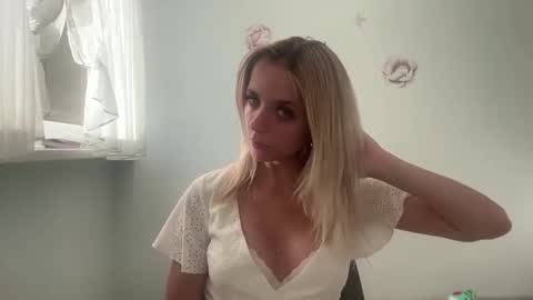 Snapshot of claudiagold chatting on September 21, 6:06 am ClaudiaGold online show from September 21, 6:06 am