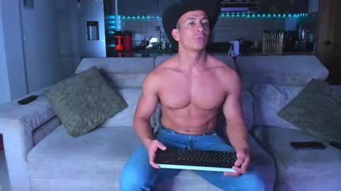 claytonburgues online show from February 5, 4:38 am