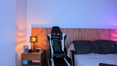 claytonburgues online show from April 8, 1:19 am