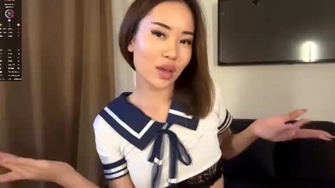 Lili online show from July 24, 1:19 pm