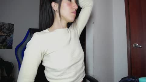 Snapshot of cleopatra_cute chatting on December 19, 5:07 am  Nicol  online show from December 19, 5:07 am