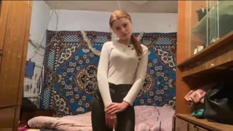 Mia online show from February 20, 1:24 pm