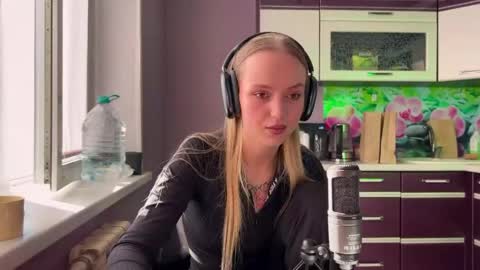 cleotildeamsinger online show from May 3, 11:27 am