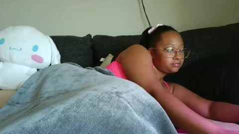 High Queen Clio online show from April 15, 5:05 pm