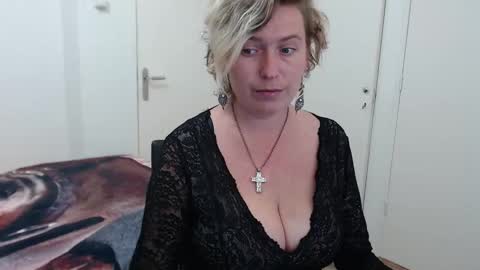 Syl  online show from November 11, 7:38 pm