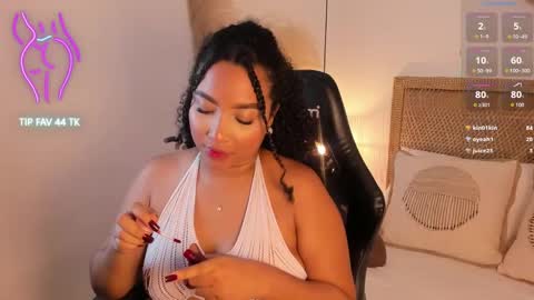 cloe_25 online show from September 12, 4:25 am