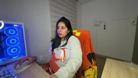 cloe small online show from July 21, 4:03 am