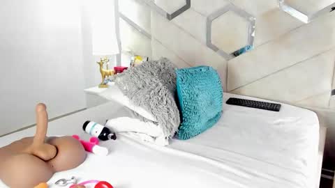 Queen Cloe online show from March 20, 12:15 am