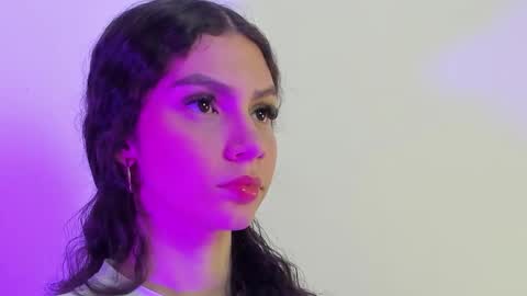 cloee20_ online show from December 18, 2:29 am