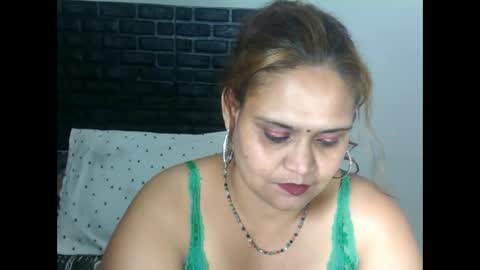 clover_spice21 online show from November 27, 7:10 pm