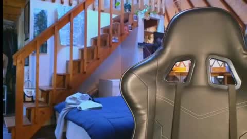 Clover online show from February 25, 12:49 pm