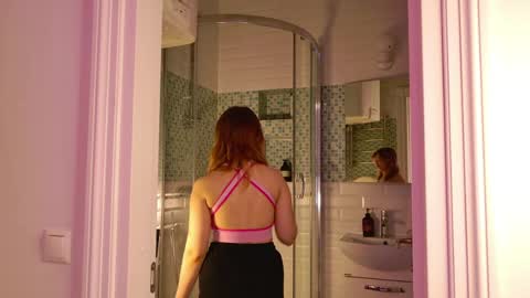 Mia online show from June 6, 9:53 pm