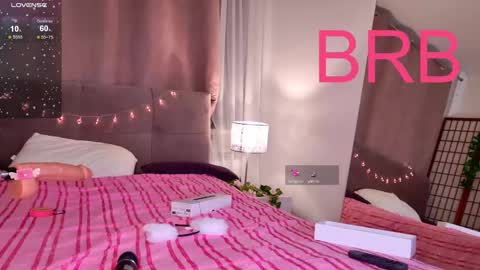 Mia online show from March 2, 3:24 am