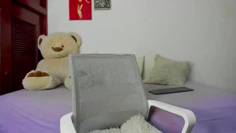 Snapshot of cold_snow13 chatting on October 23, 8:27 am cold_snow13 online show from October 23, 8:27 am