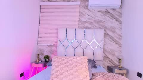 colett online show from April 8, 12:08 pm