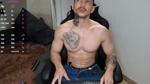 colombianmuscle8 online show from January 15, 5:29 am