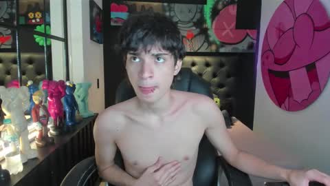 connor_stone_ online show from November 30, 8:16 pm