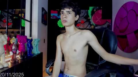 connor_stone_ online show from November 20, 8:17 pm