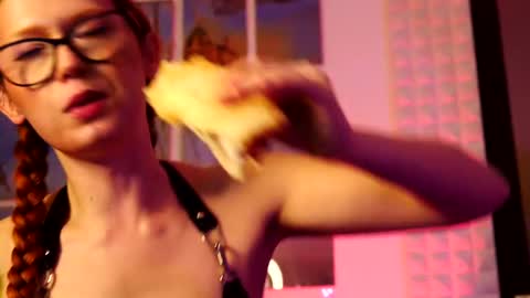 Snapshot of coolteacher chatting on September 22, 1:37 pm Ginger The Cringer online show from September 22, 1:37 pm