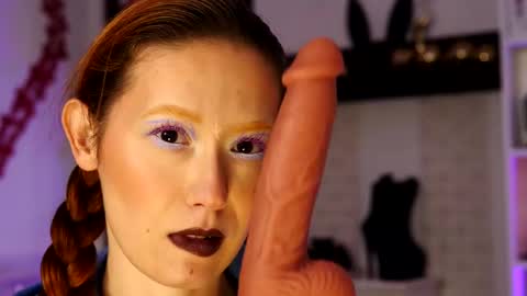 Snapshot of coolteacher chatting on October 5, 1:30 pm Ginger The Cringer online show from October 5, 1:30 pm