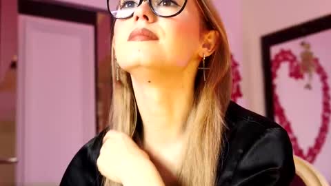 Snapshot of coolteacher chatting on October 15, 8:48 am Ginger The Cringer online show from October 15, 8:48 am