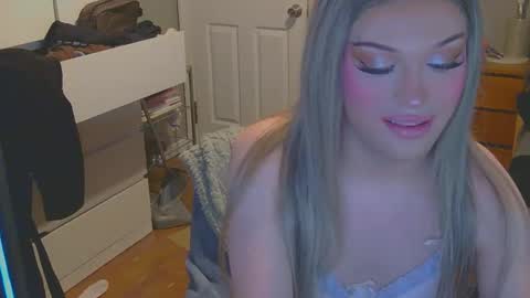 coracav online show from December 19, 12:06 am