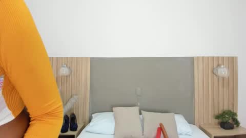 C O R A  L online show from December 4, 2:22 am