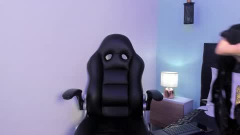 Carol Jhones  online show from October 19, 12:04 am