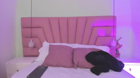 Carol Jhones  online show from December 14, 5:24 am