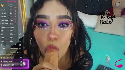 Coraline connected from 10 pm to 6 am Colombia time online show from December 9, 12:40 pm