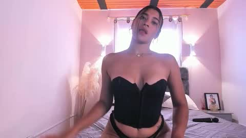 corinabrown_ online show from October 20, 8:25 pm