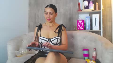 cortney tayler online show from November 29, 8:16 pm