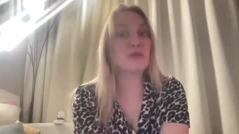 cosmo_blondiee online show from September 15, 3:13 pm