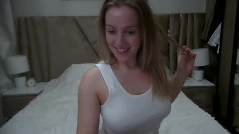 cosmo_blondiee online show from October 20, 10:20 am