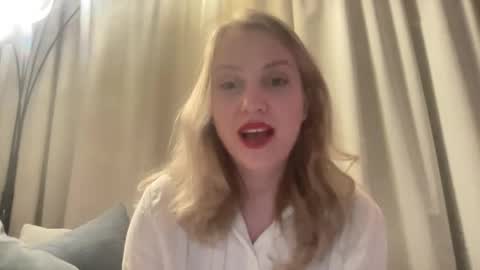 cosmo_blondiee online show from September 16, 3:26 pm