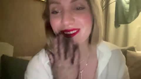 cosmo_blondiee online show from September 21, 8:02 pm