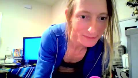 couchfireplace online show from December 15, 11:28 am