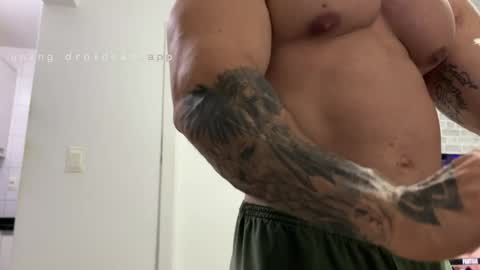 couplemuscle40 online show from June 7, 3:11 am